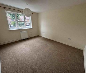 2 bedroom ground floor flat to rent - Photo 5
