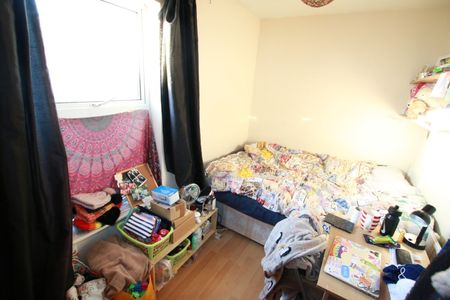 3 Bed Terraced House, Blenheim Gardens, RG1 - Photo 3