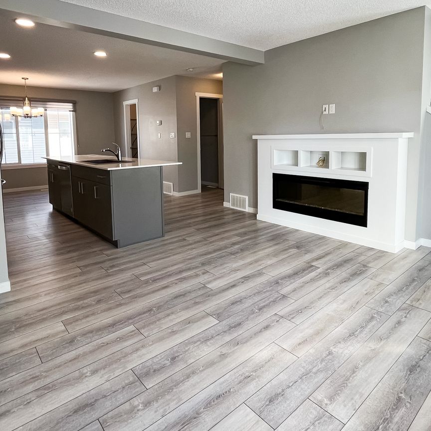 Stylish 3 Storey Townhome With Dual Primary Suites & Attached Garage - Photo 1