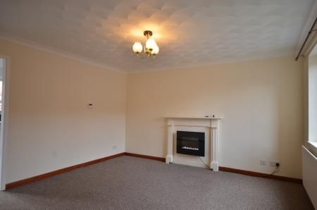 3 bedroom Terraced House To Let - Photo 2