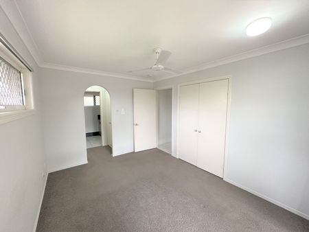 Spacious Family Home with Pool in Quiet Court - Photo 4