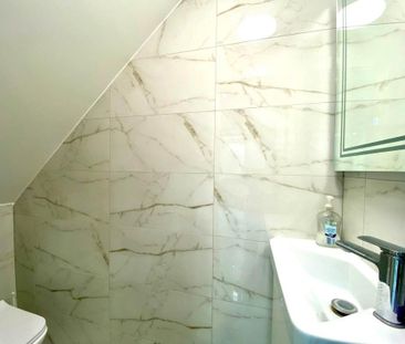 5 bedroom semi-detached house to rent - Photo 3