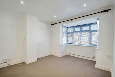 4 bedroom semi-detached house to rent - Photo 5