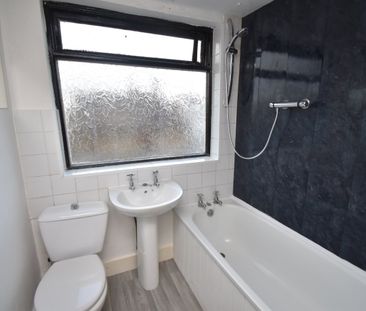 Flat to rent - Castle Hill, Rochester, ME1 - Photo 4