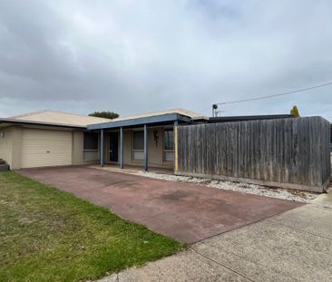TWO BEDROOM TOWNHOUSE ON GREAT SIZED BLOCK - Photo 3