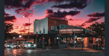 Freshly Renovated Unit in Petrie Terrace! - Photo 3