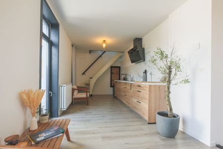 Knap gerenoveerde halfopen woning met drie slaapkamers - Photo 5
