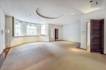 3 bedroom flat to rent - Photo 3