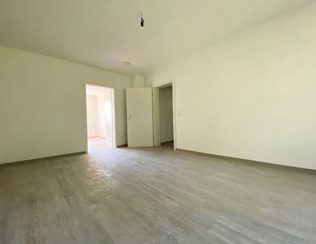 Frisch renovierte 2-Zimmer Wohnung mit großem Balkon - Foto 1