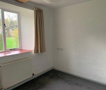2 bedroom semi-detached house to rent - Photo 2