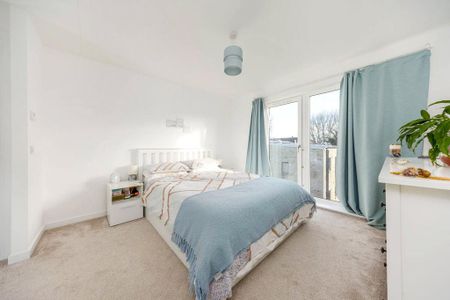 4 bedroom terraced house to rent - Photo 5