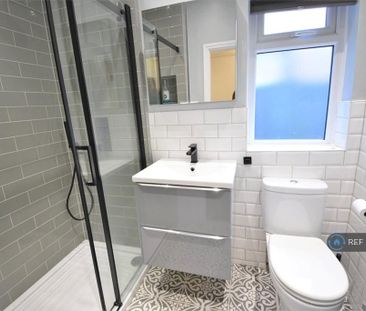 5 bedroom semi-detached house to rent - Photo 6