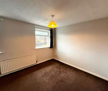 Semi-detached house to rent on - Photo 3