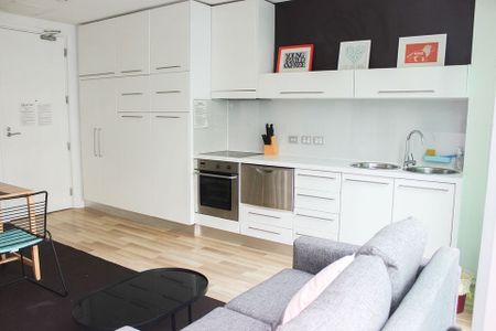 Ready to Move in - Tastefully Furnished Apartment - Photo 3