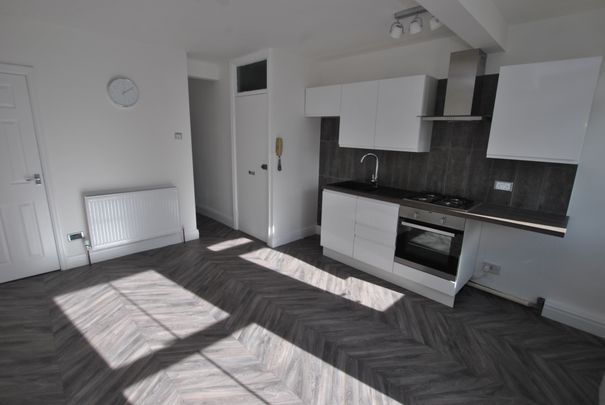 1 bedroom flat to rent Carlingford Drive, Westcliff on Sea, SS0 - Photo 1