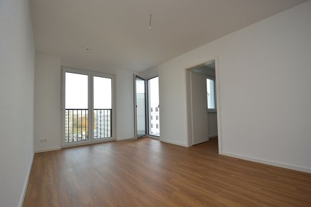 KOMFORTABEL WOHNEN FÜR SINGLE ODER PAAR - KLEINE 3-ZIMMER-WHG. MIT AUFZUG, BALKON, FUSSBODENHEIZUNG UND EINBAUKÜCHE - Photo 1