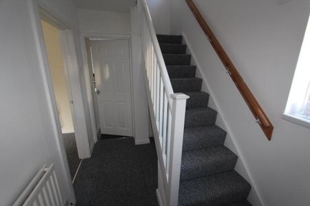 2 bedroom semi-detached house to rent - Photo 2