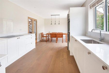 4 bedroom detached house to rent - Photo 3