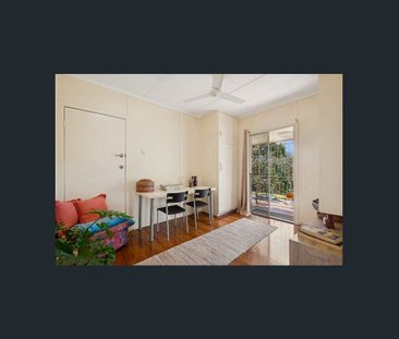 Flexible Dual Living in Prime Location - Ideal for Extended Familie... - Photo 1