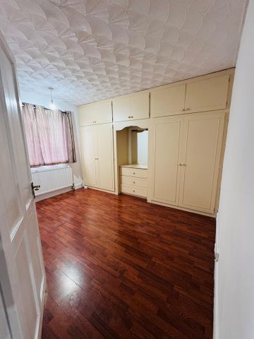 4 Bed Terraced House, Minehead Road, HA2 - Photo 3