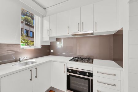 North-facing modern retreat - Photo 5