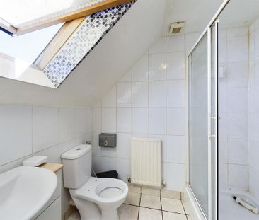 3 bedroom terraced house to rent - Photo 6