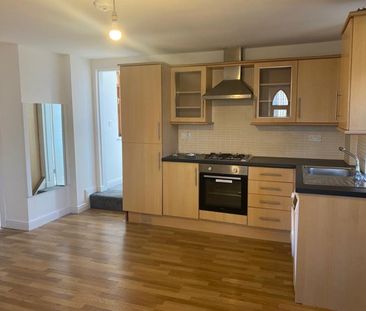 2 bed Apartment - To Let - Photo 4