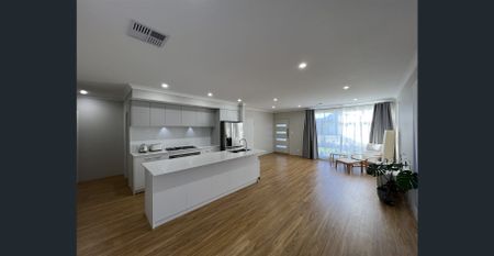 Modern Family Home - Photo 2