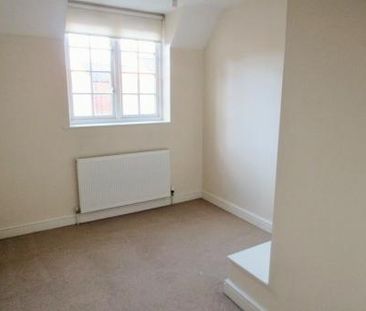 2 bedroom Town house To Let - Photo 3