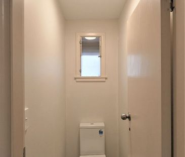 Sunny North-Facing Apartment with Parking - Photo 6