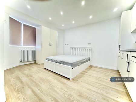 Studio to rent - Photo 3