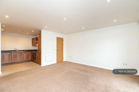 2 bedroom flat to rent - Photo 3
