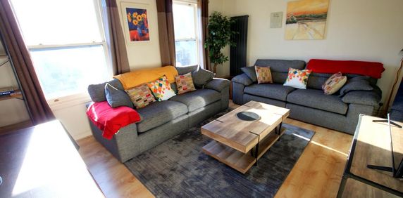 1 bedroom in a house share to rent - Photo 2