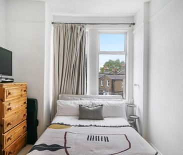 Room in a Shared House, Aldis St, SW17 - Photo 3