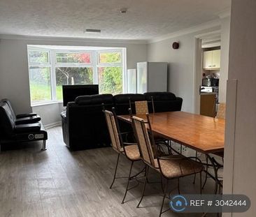 1 bedroom in a house share to rent - Photo 2