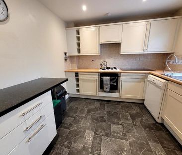 3 bedroom semi-detached house to rent - Photo 4