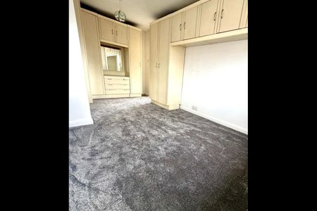 3 Bed End Terrace, St Saviours Road, RG1 - Photo 2