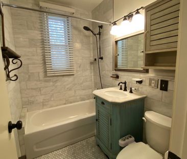 Rez-de-chaussée de duplex rénové avec 3 chambres, sous-sol et cour ... - Photo 4