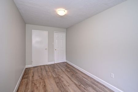 Hillcrest Apartments - Photo 4