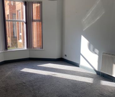 2 Bed Flat, Springhill Gardens, G41 - Photo 1