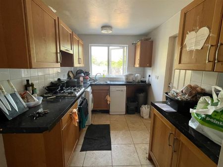 4 bedroom terraced house to rent - Photo 4