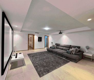 6 bedroom luxury Villa for rent in Estepona, Spain - Photo 3