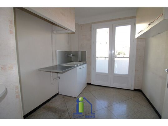 Appartement 3 pièces 62m2 MARSEILLE 4EME 900 euros - Photo 1