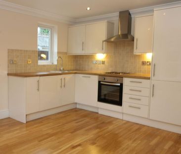 Claremont Avenue, Woking, Surrey, GU22 7SF - Photo 6