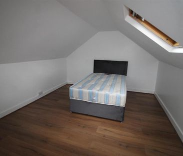 5 bedroom end of terrace house to rent - Photo 3
