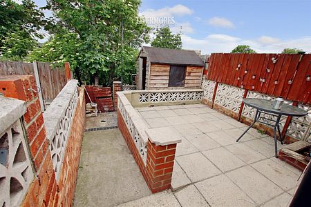 2 bedroom Terraced House to let - Photo 4