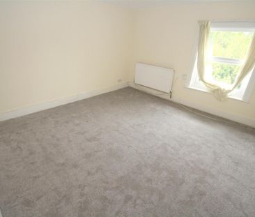 Top Floor Flat, Buckland Hill, Maidstone, Kent - Photo 2