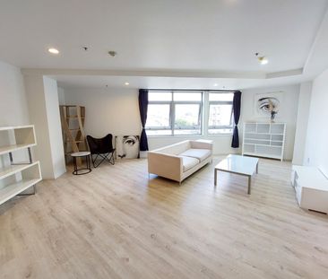 Recently Renovated Apartment - Photo 1