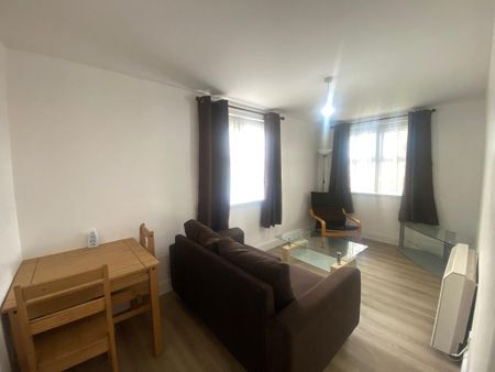 2 bedroom flat to rent - Photo 2