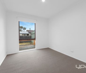 CHARM, SPACE & CENTRAL LOCATION! - Photo 2
